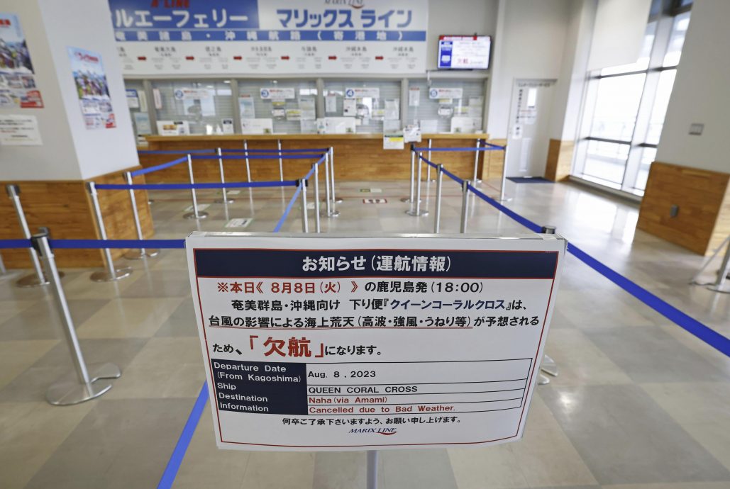 台风“卡努”吹袭日本南部 逾百航班取消
