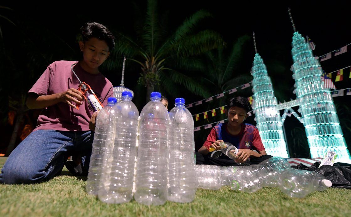 塑料瓶砌双峰塔吉隆坡塔 16岁少年国庆创意获赞