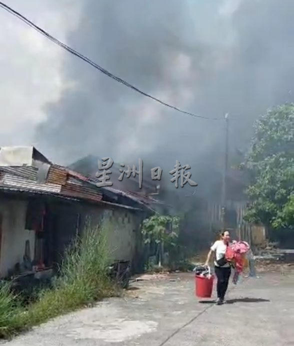 **已签发**柔（完整版）：封面：主文：疑小孩玩火闯祸，古来老街三巷至少5民宅被烧