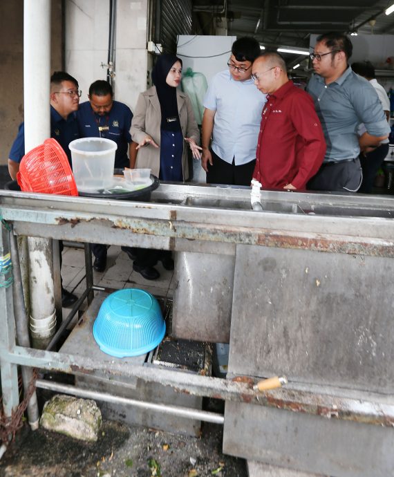 怡保花园南区沟渠常阻塞 市厅促食肆善用隔油器