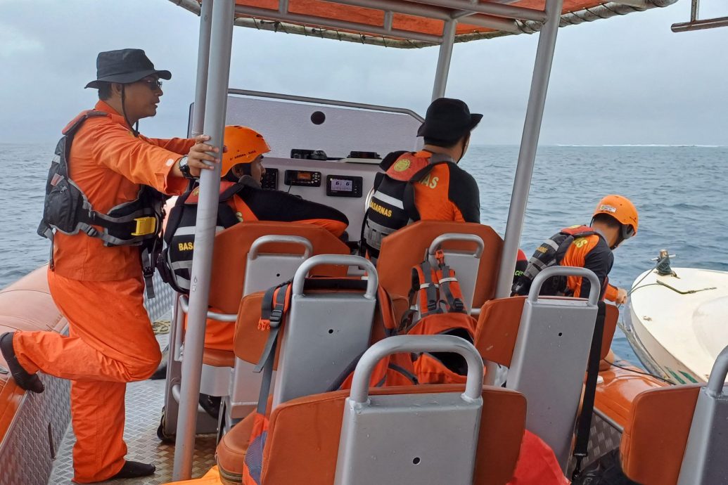 恶劣天气致翻船 印尼救出6人 仍有一人失踪