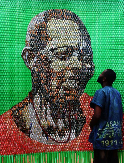 拼盘  尼日利亚艺术家化废为宝   用铝罐、木材做人物肖像