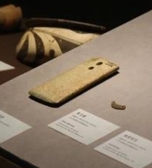 拼盘／中国7000年前智能手机出土？网民爆笑：有双镜头