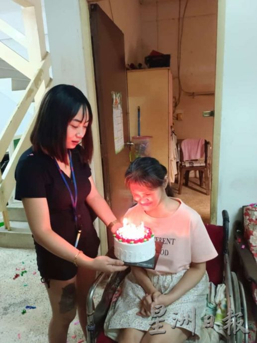 暖势力：残疾华裔女子获马来邻居无私照顾