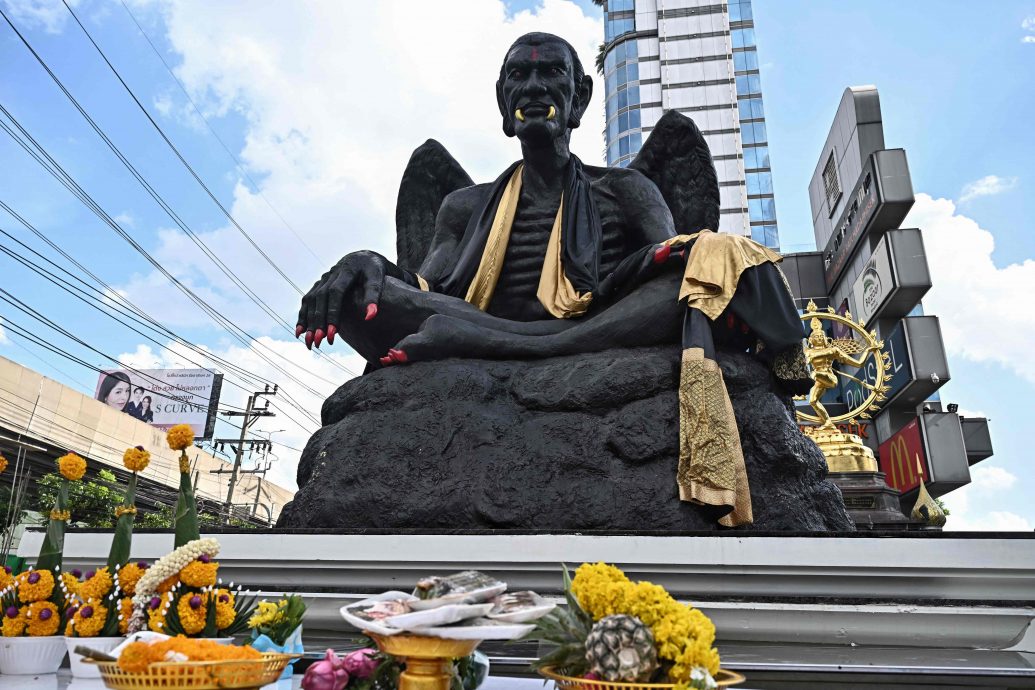 曼谷酒店外现狰狞“财神”雕像  佛教视为异端市长下令调查