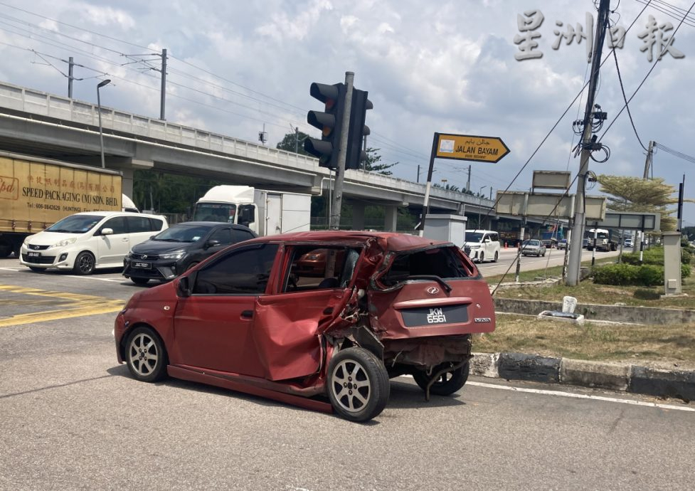 柔：吊车罗里刹车器失灵  司机鸣笛警示不果撞3车