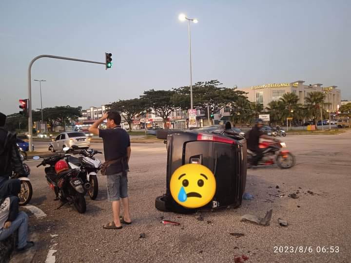 柔：新闻：2车相撞1车被撞倒