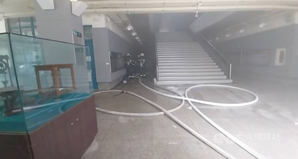 看世界 台湾大学实验室爆炸起火12名学生受伤送院