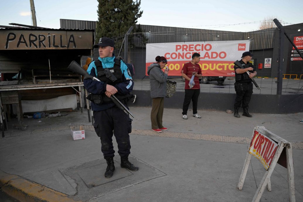 看世界) 阿根廷多省群众抢劫商家 政府称幕后黑手操纵