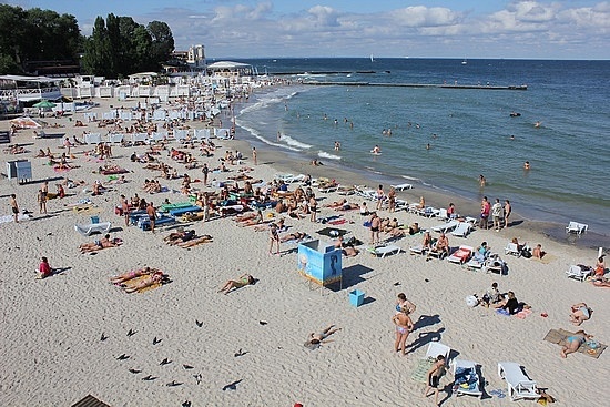 看世界／乌克兰奥德萨首度“开放海滩” 祭出时间限制、空袭禁游泳