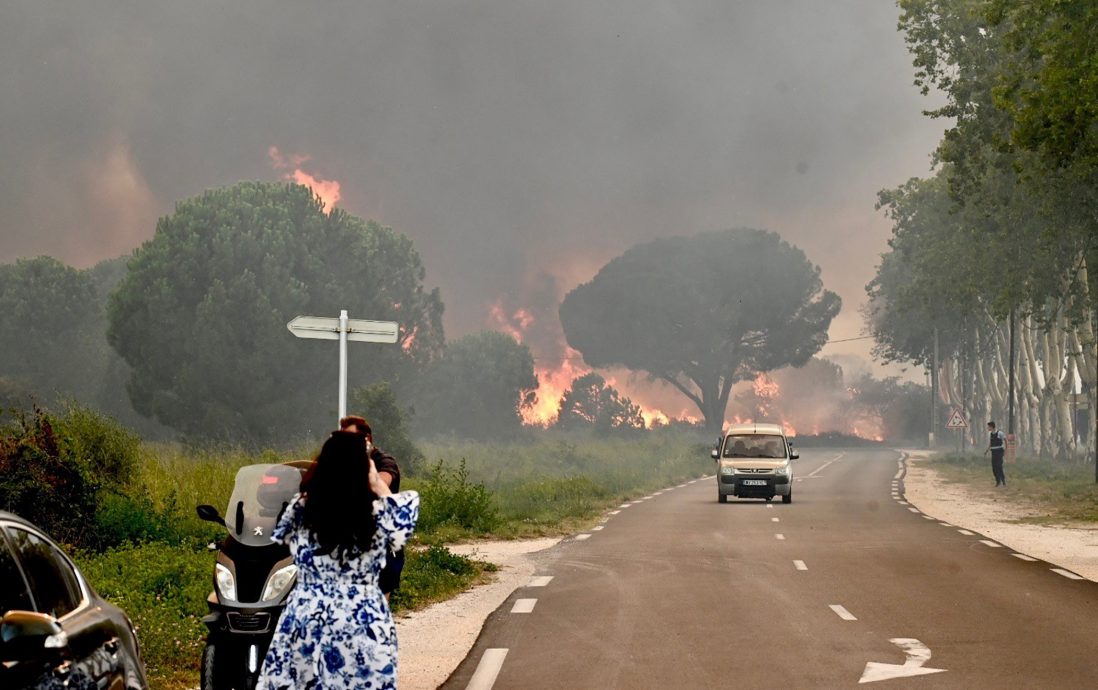 看世界／法国南部发生森林火灾3000多人被疏散