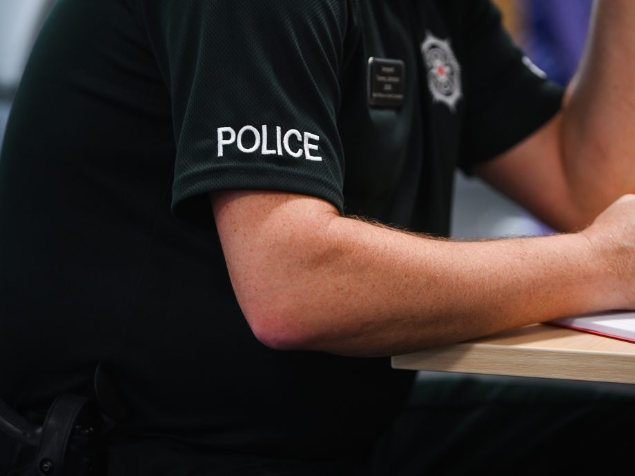 英国北爱尔兰约1万名警员个人信息外泄引恐慌