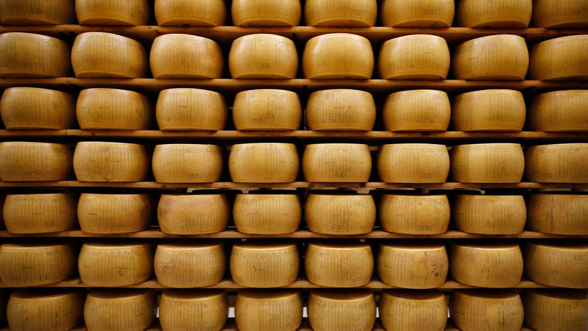 要命乳酪！意大利男子遭15000个巨大轮状乾酪压死 耗时12小时寻获遗体
