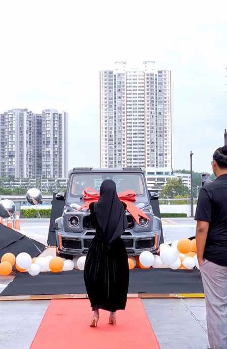 视频 | 送老婆300万令吉限量版豪车！马来男演员：车牌是她的名字