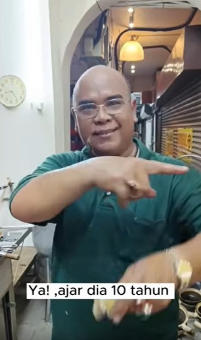 视频|夫妇说广东话卖瓦煲鸡饭 “没马来人做 卖了40年”