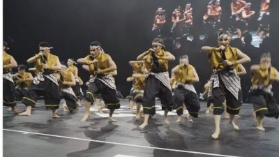 视频 | 大马舞团穿蜡染峇迪表演 意外掀马印网民“口水战”