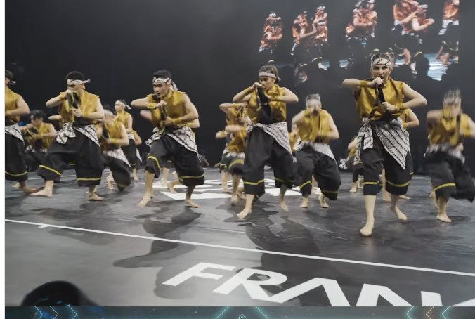 视频|穿Parang Batik表演掀网战 Zeppo Youngsterz：也是大马文化之一
