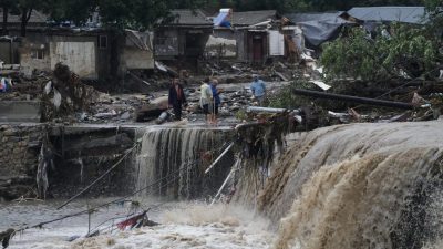 华北暴雨20死19失踪  分析：排水系统仍脆弱不堪  