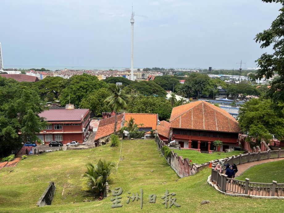 （古城封底主文）《用眼睛去旅游》：圣保罗教堂