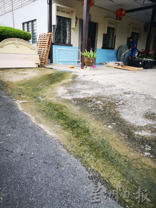 （古城封面主文）工业废水随著沟水流入住家范围 弥漫化学臭味 村民生活受影响