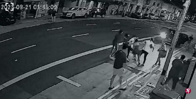 （已签发）柔：狮城二三事：芽笼酒吧外打架  4男被捕将被控
