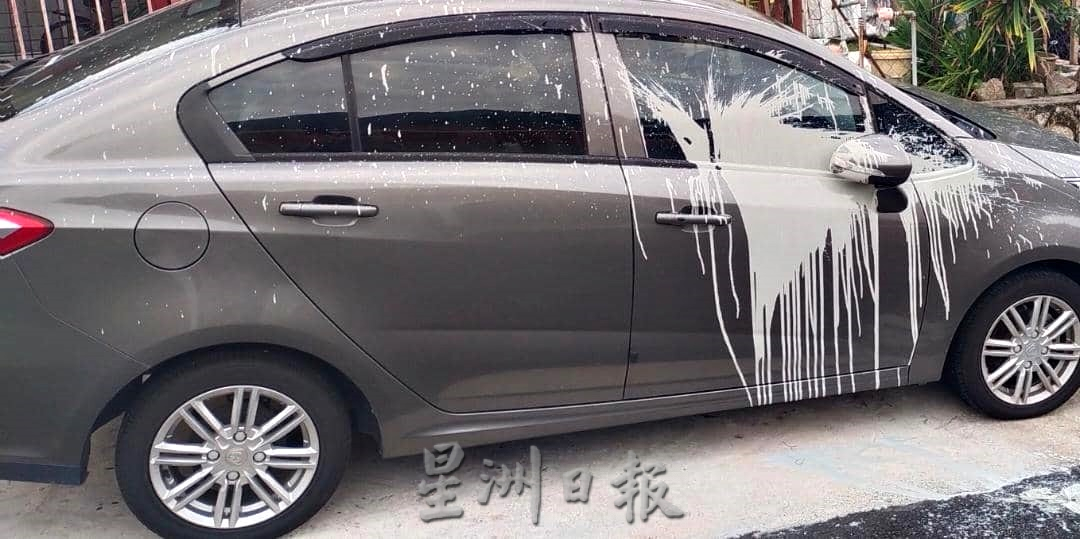 NS淡边/杨丽怡代理人轿车遭泼漆及酸性熔化剂！