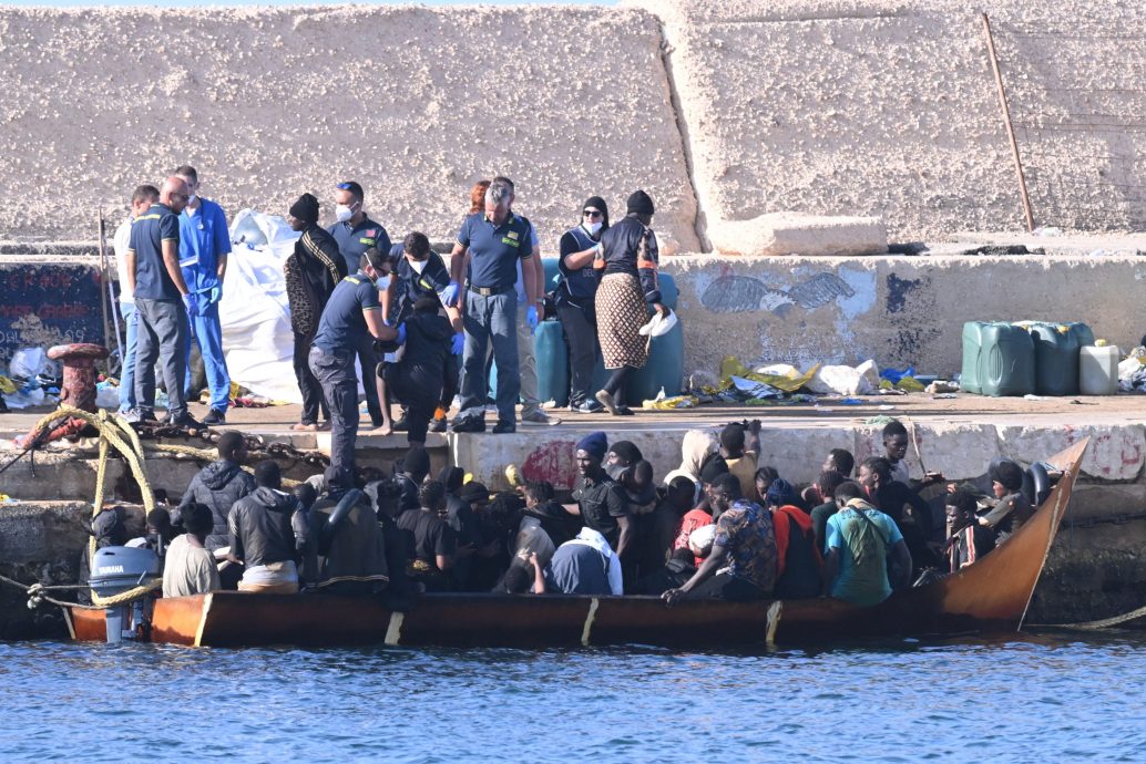 2天涌入7000名难民 意大利小岛“崩溃”