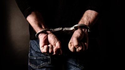 灵市警破获盗窃电缆案 被捕者包括4警察