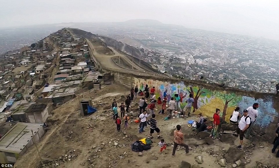 “耻辱之墙”划分秘鲁贫富两世界 伤害人民尊严 40年后终拆除