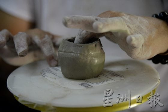 【行走江壶／01】喝茶喝出的副业──玩泥巴造壶，烧制独一无二的茶具
