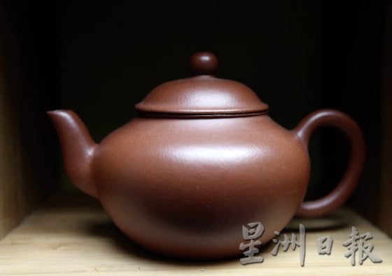【行走江壶／03】喝茶喝出的爱好──玩壶品壶，紫砂壶玩不起，偏爱收藏老壶