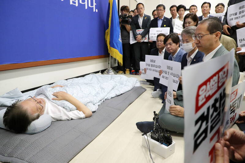 不满政府消极处理日本核污水排海 韩国在野党魁李在明绝食抗议已16天
