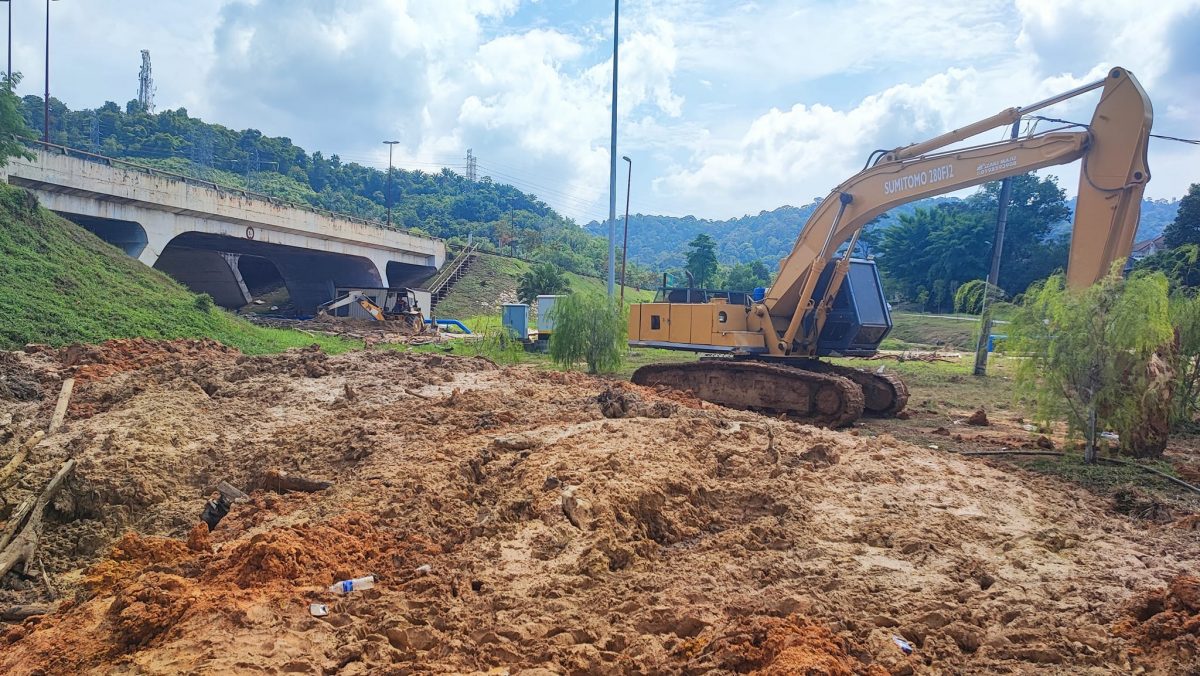 东：POLISAS桥底水管破裂抢修，士满慕部分地区水供受影响。