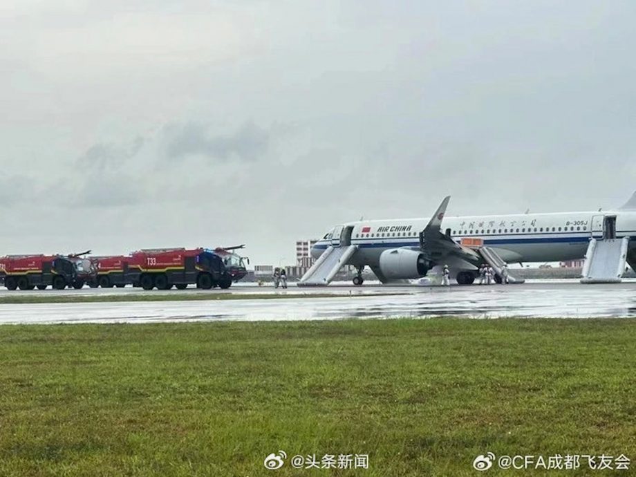 中国国航飞狮城客机引擎起火 樟宜机场关闭一跑道