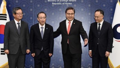 中日韩外交官首尔会商 探讨重启三边首脑会谈