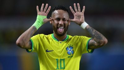 南美洲区世界杯入选赛| 比利尘封52年纪录告破  内马尔成巴西队史射脚王