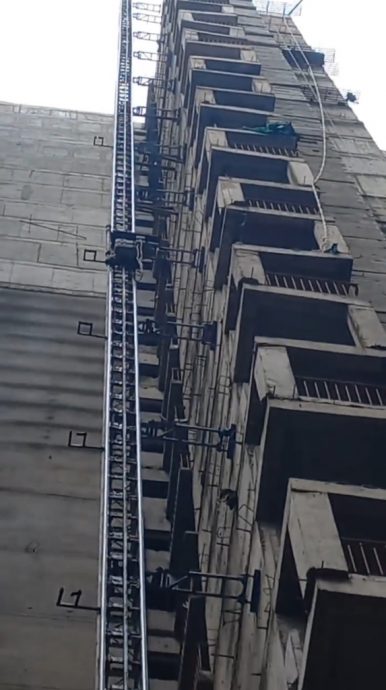 印度建筑工地电梯14楼急坠 8名工人惨死