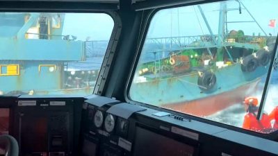 台海巡取缔越界中国渔船挨撞　  台方强力登船逮17人