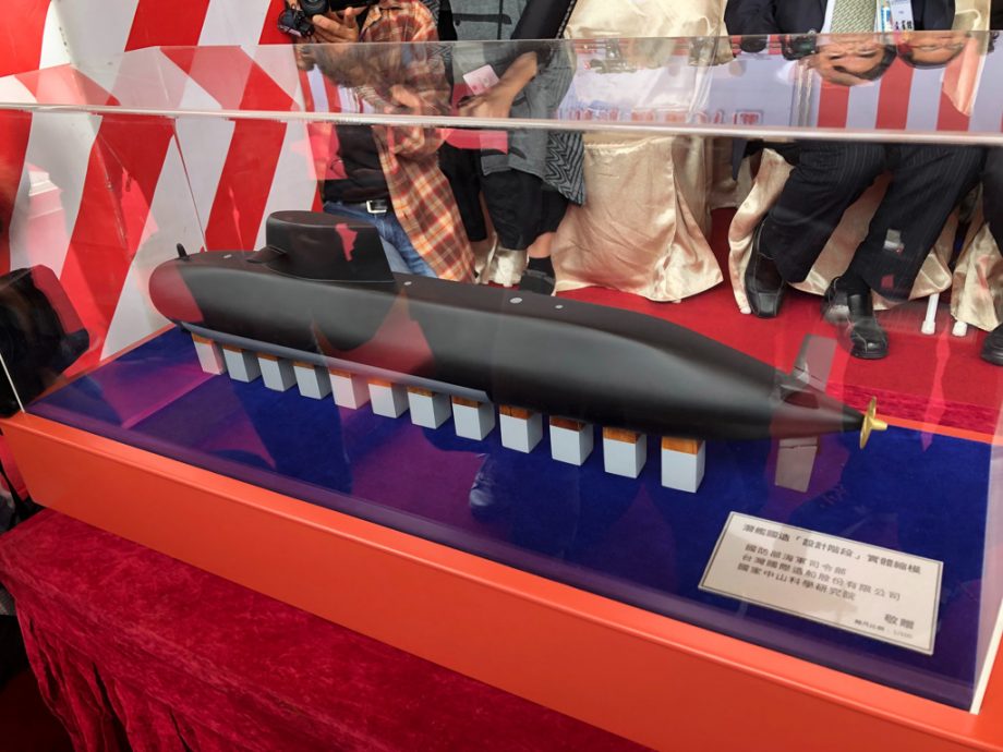 台湾首艘自制潜艇明年4月出海