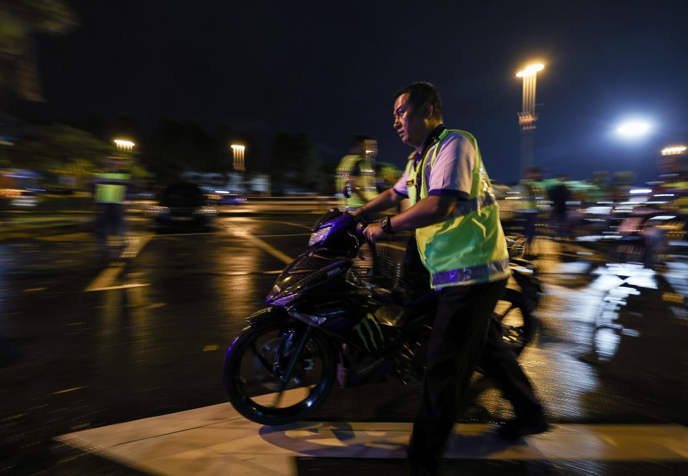 (大北马）槟州陆路交通局取缔摩托车特别行动，19岁少女驾驶男友的摩托车接4罚单。