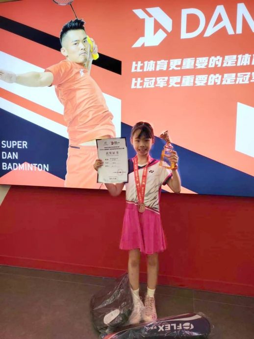 **已签发**柔：封面：【特稿】：3岁握拍7岁首赢国际杯，8岁苏羽琴以李宗伟为榜要打进奥运
