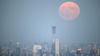 北京中秋夜现“超级月亮”