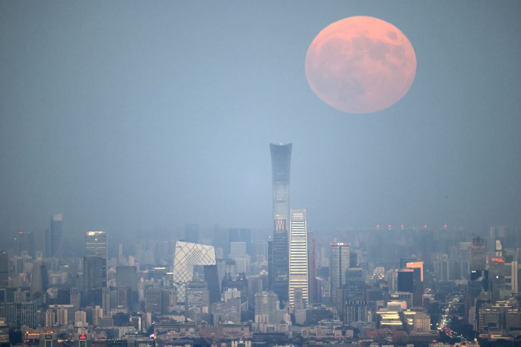 拼盘  北京：中秋夜现“超级月亮”