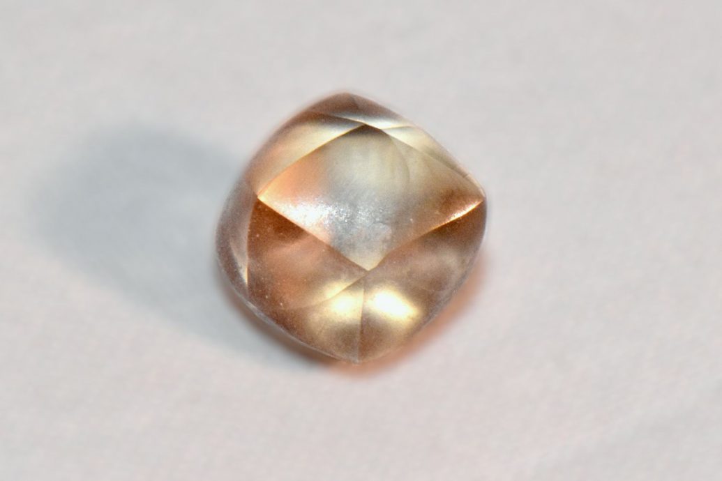 拼盘／闪闪发亮！美女童州立公园过生日 幸运找到2.95克拉钻石