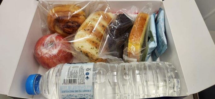 搭马航商务舱从隆飞河内 “正餐仅矿泉水、苹果、面包+蛋糕”