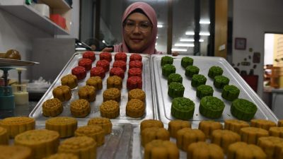 10种潮味 征服3族 马来人做月饼 热卖