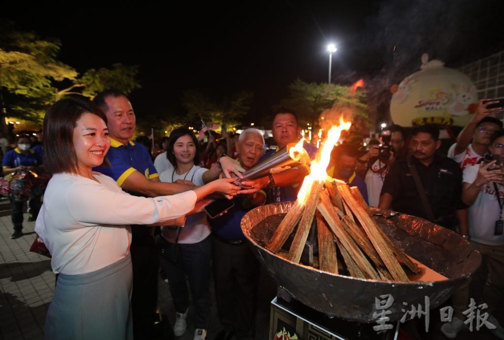 柔：何朝东：各族都是马来西亚人，绝不是外人