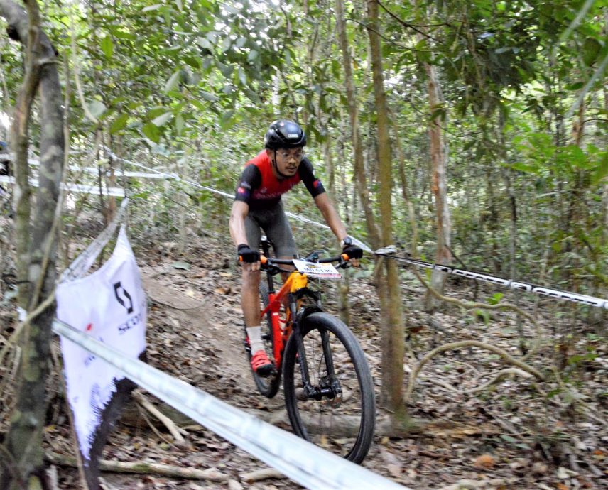 柔：版三头条：新闻：1500辆山地车参与越野骑行赛，另类方式庆祝马来西亚日