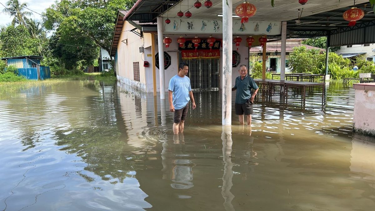 清晨连绵豪雨 峇登水患约20户受影响