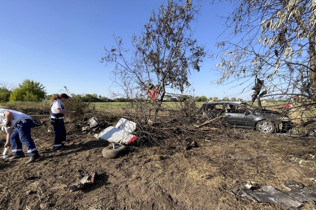 看世界 匈牙利航空展惊传飞机坠毁 机上2死地面4伤